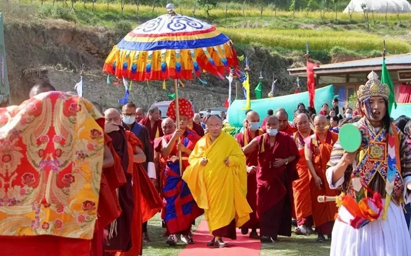 his holiness the je khenpo consecrates thubten choeling lhakhang in wangdue phodrang