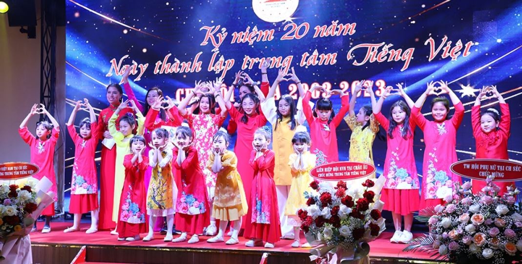 20th founding anniversary of vietnamese language center in czech republic