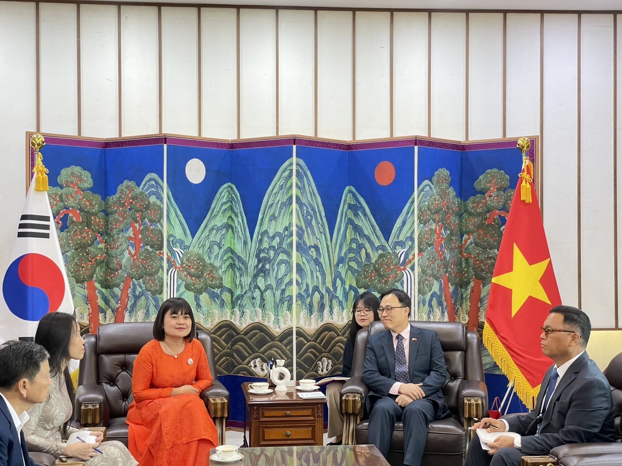 Dak Lak Province Promote Cooperation with Foreign Embassies, NGOs