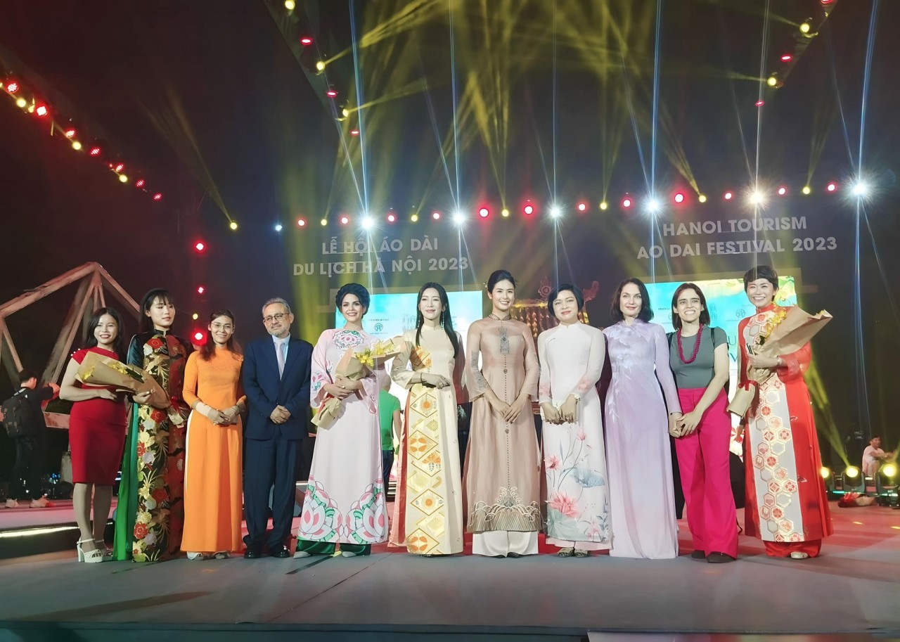 Vietnamese Ao Dai honoured at Hanoi festival