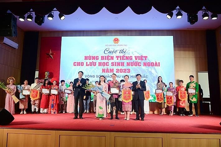 International Students Compete in Vietnamese Rhetoric Competition