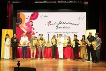 Foreign Experts Praise The Vibrant Guitarist Hub in Vietnam