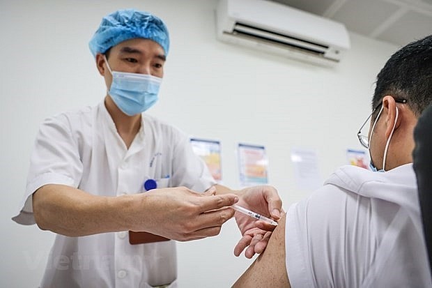 A man is vaccinated against the COVID-19. (Photo: VNA)