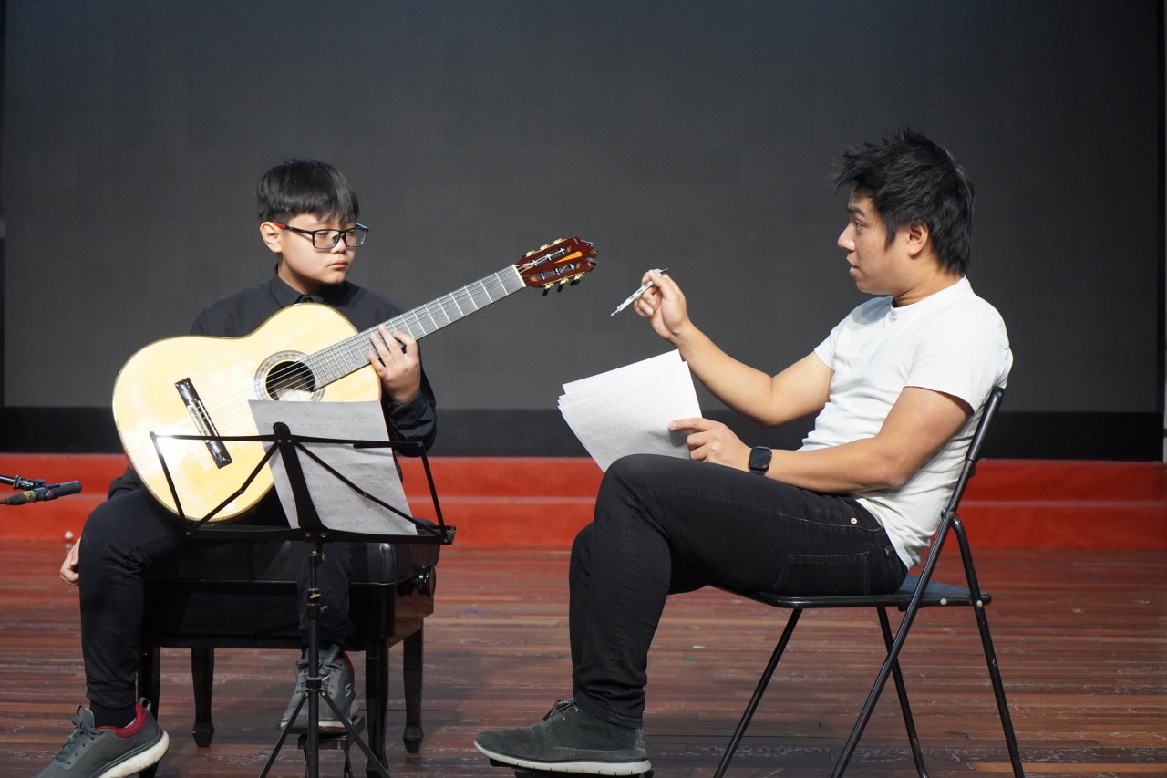 Foreign Experts Praise The Vibrant Guitarist Hub in Vietnam
