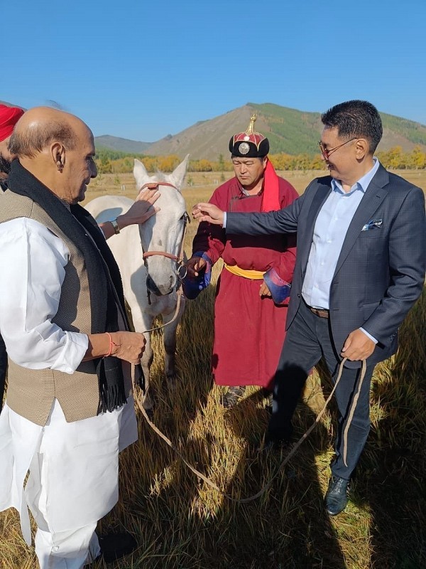 Mongolia Gifts Precious Horses to Vietnam
