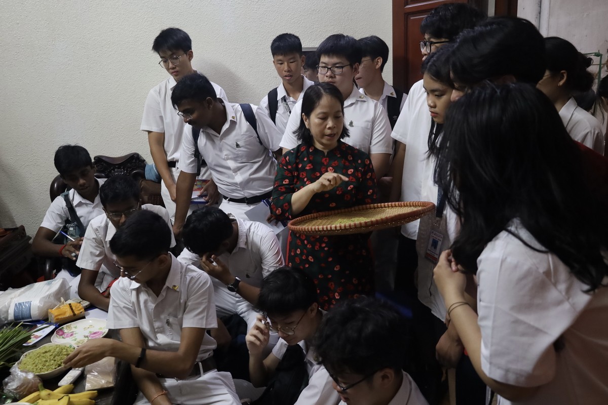 Youth Exchange Program Boosts Vietnam - Singapore Friendship