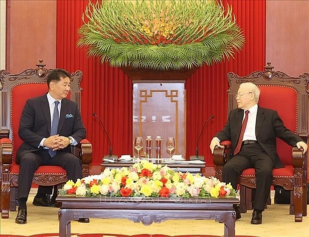 General Secretary of the Communist Party of Vietnam (CPV) Central Committee Nguyen Phu Trong (R) and visiting Mongolian President Ukhnaagiin Khurelsukh. (Photo: VNA)