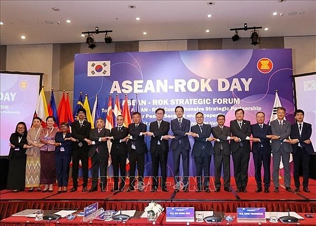 Themed “Towards an ASEAN-RoK Comprehensive Strategic Partnership for Peace, Security and Prosperity”, the event brought together representatives from Government agencies, scholars and researchers from the Association of Southeast Asian Nations (ASEAN) and the RoK. (Photo: VNA)
