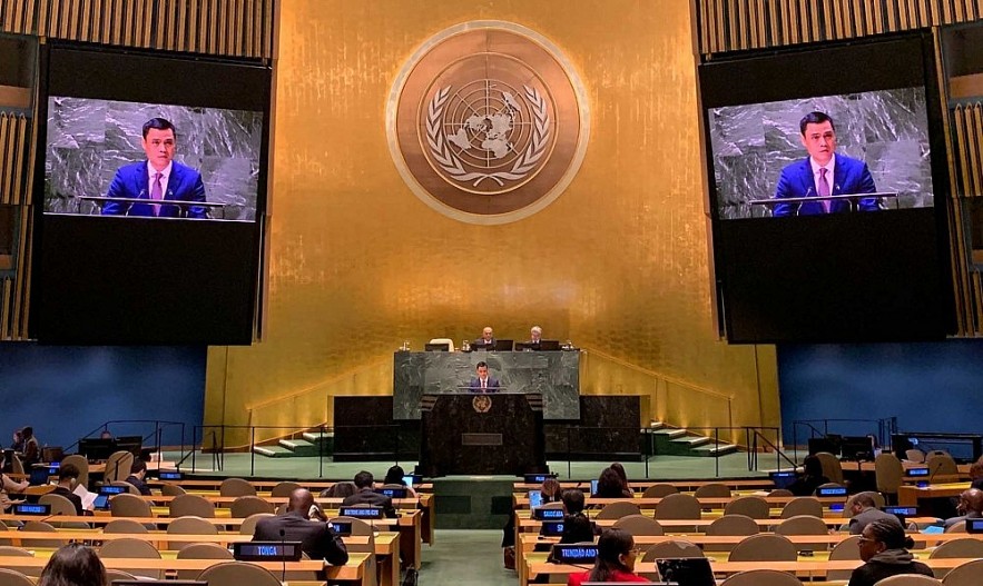 Ambassador Dang Hoang Giang, head of the Vietnamese Delegation to the UN, calls for an immediate end to the ongoing US embargo against Cuba during a UN General Assembly debate in New Year on Nov. 1-2.