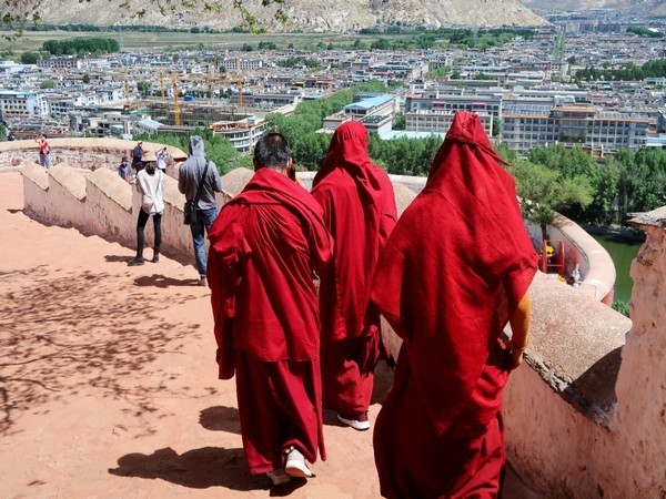 dzongsar monlam siddhartha festival 2023 in bodh gaya captivates visitors with buddhist inspired art