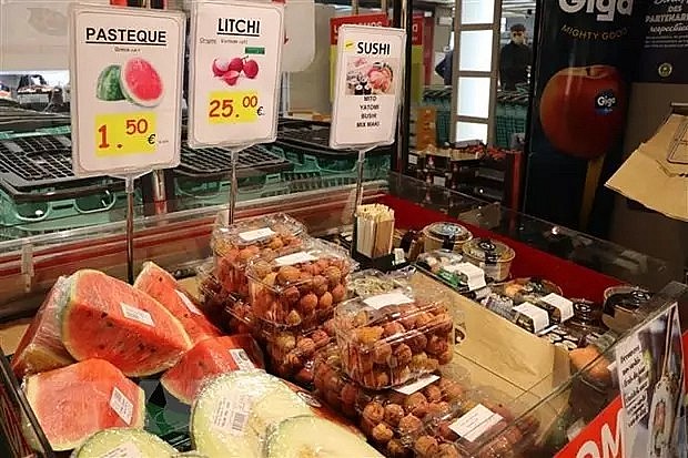 Vietnamese lychees are on sale at Carrefour Tongres supermarket in Brussels. (Source: TTXVN)