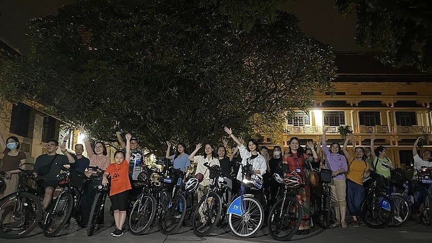 The Vietnam National Museum of History and Vietnam Sustainable Tourism Investment and Development JSC (Vietnam STID) have launched a trial bicycle tour.