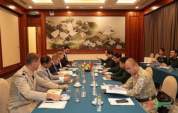 At the talks between representatives from the Vietnamese Ministry of National Defence’s Department of Legal Affairs and the German Ministry of Defence’s Directorate-General for Legal Affairs. (Photo: qdnd.vn)