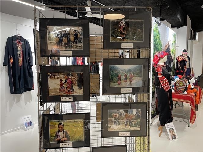 Traditional Costumes of Vietnamese Ethnic Groups Displayed In Paris