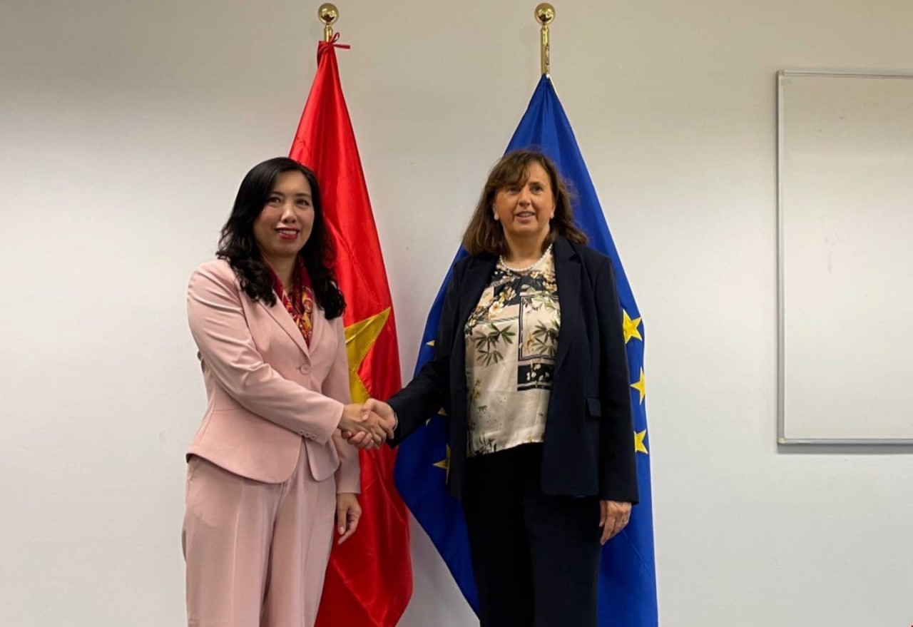 Deputy Minister of Foreign Affairs Le Thi Thu Hang and Paola Pampaloni, Acting Managing Director for Asia and Pacific in the European External Action Service. Source: TG&VN