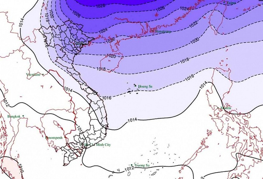 The strong cold spell is moving southward, causing temperatures to fall sharply and bringing heavy rain to the northern and central regions. (Photo: NCHMF)