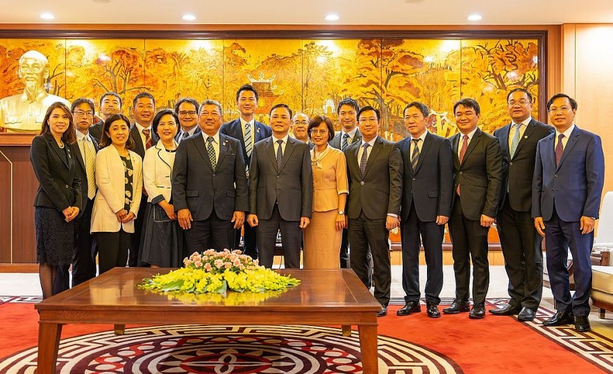 Hanoi - Osaka further promote people-to-people exchanges