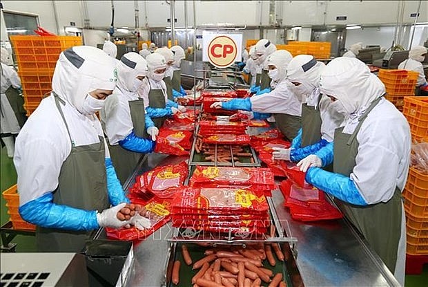 Workers produce sausage at the factory of the Thailand-invested CP Vietnam Livestock JSC in Hanoi. (Photo: VNA)