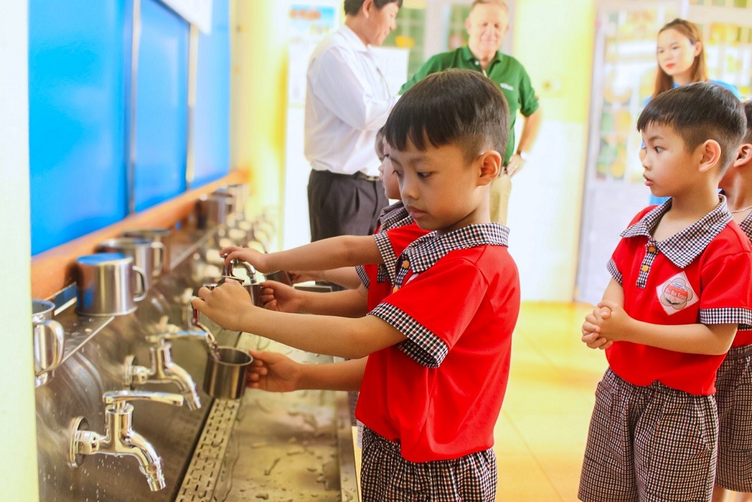 VCF Brings Clean Water to Dak Lak Students