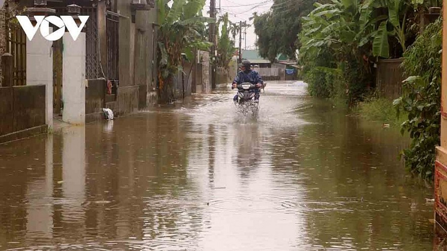 Heavy rain make many streets in Thua Thien-hue province impassable.