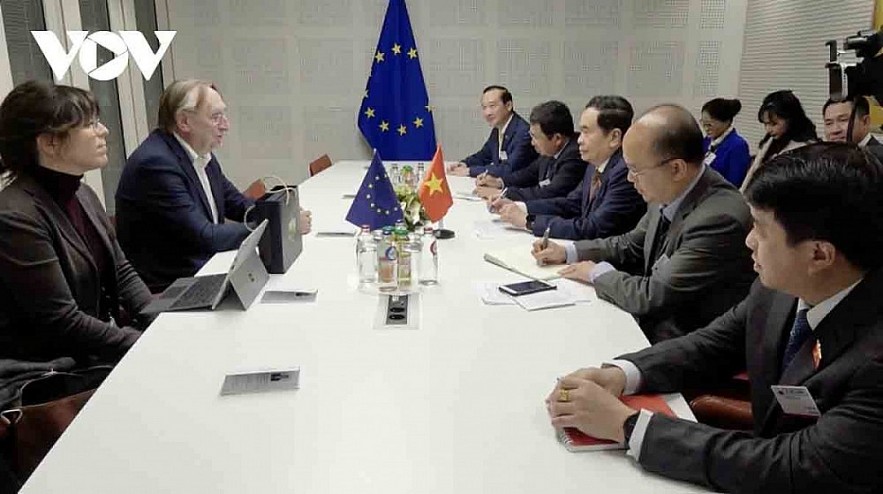 Vice Chairman of the National Assembly of Vietnam Tran Thanh Man and Chairman of the European Parliament’s Committee on International Trade (INTA) Bernd Lange at a working session in Brussels on November 15.