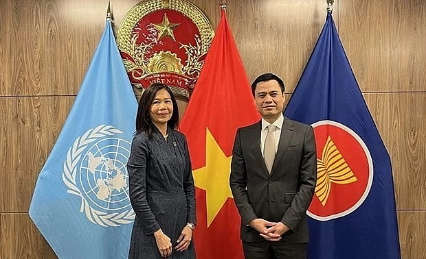 Ambassador Dang Hoang Giang, Permanent Representative of Vietnam to the UN (R) and UN Resident Coordinator in Vietnam Pauline Tamesis (Photo: VNA)