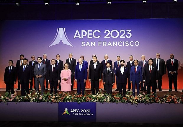 President Vo Van Thuong (second row, fourth from right) and other leaders at the APEC Economic Leaders’ Week 2023 in San Francisco (Photo: VNA)