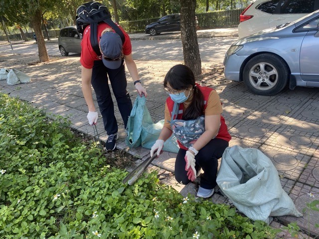 Locals and Expats Join Hands to Keep Hanoi Clean