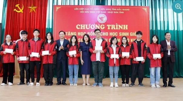 Vietnam - Japan Friendship Association of Bac Giang Province Supported Local Students