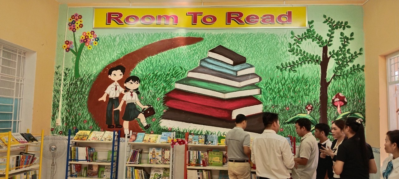 Room To Read Gifts The 10th “Friendly Library” To Hau Giang