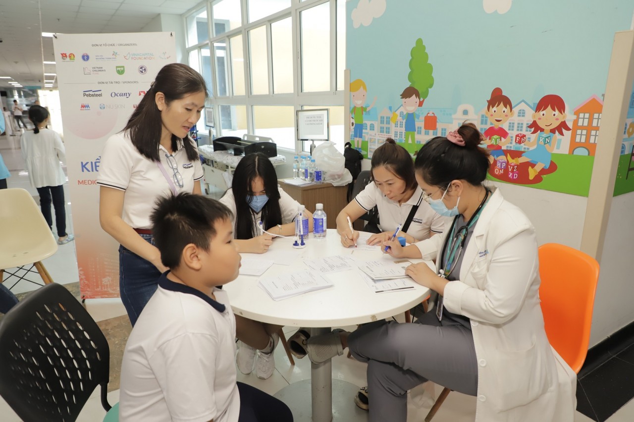 Another 1,000 Disadvantaged Children in Ho Chi Minh City Receive Free Health Checks,