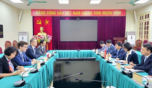 france cooperates with vietnam in railway and aviation projects