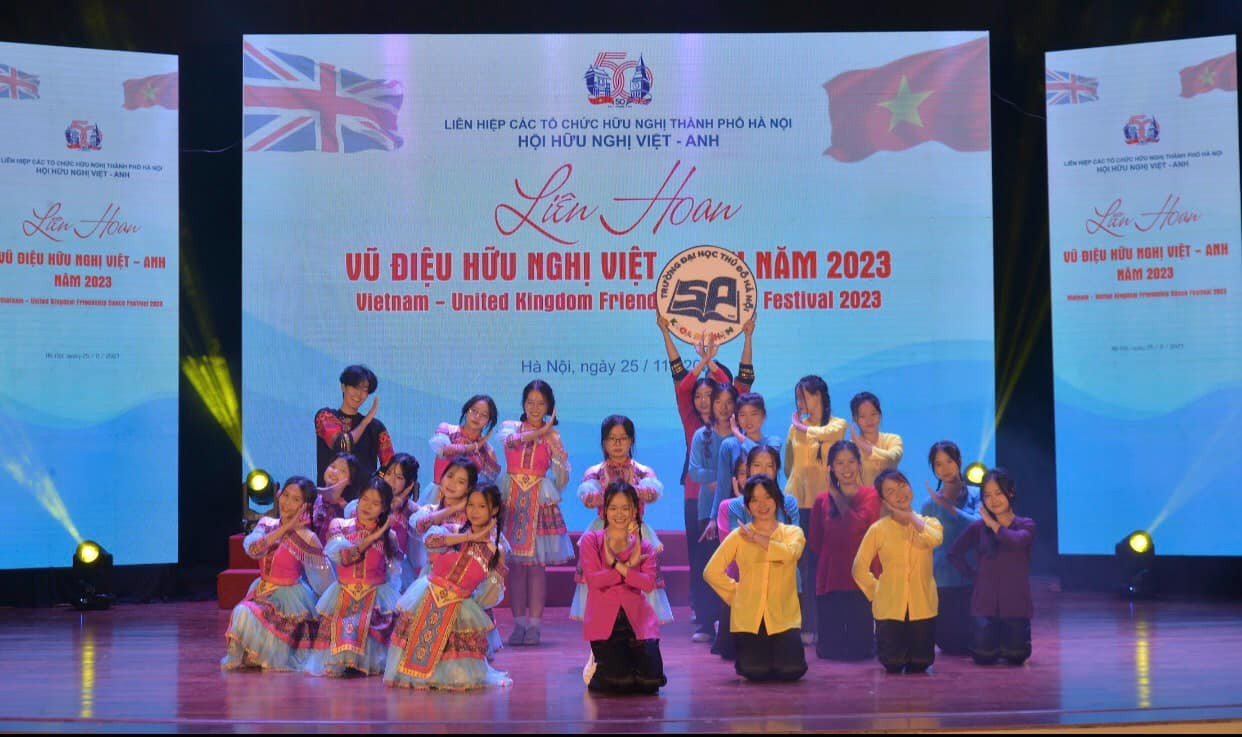 Friendship Dance Connects Vietnamese, British Youth