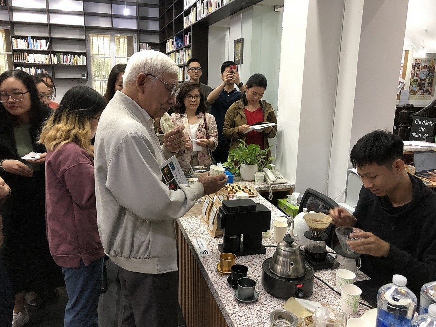 Book Discussion on Japanese Culinary Culture Entices Hanoi Readers