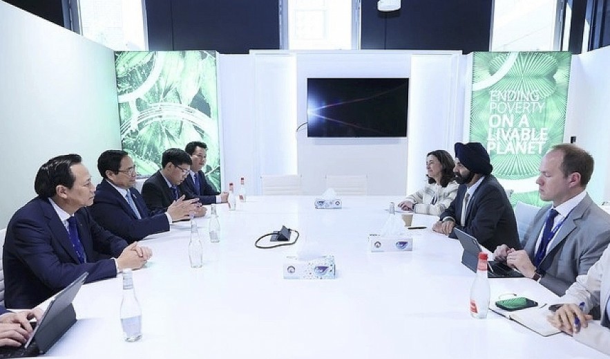 An overview of the working session between Vietnamese Prime Minister Pham Minh Chinh and World Bank President Ajay Banga in Dubai on December 2. (Photo: VGP)