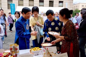 Ambassador that Brings Vietnamese Mango to Japanese Market