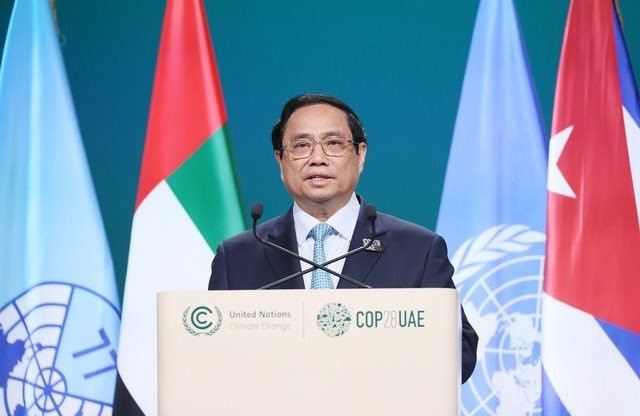 PM Pham Minh Chinh delivers a speech at the G77 summit on climate change in Dubai on December 2 afternoon. Photo: VNA