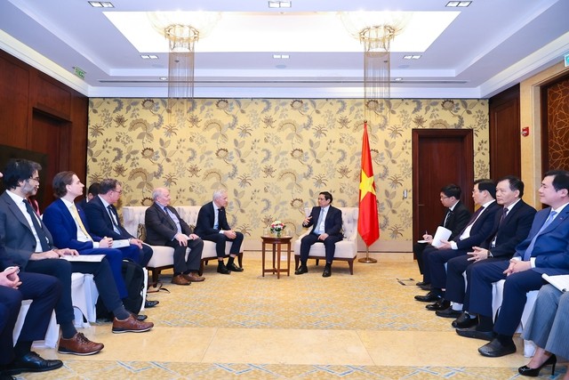 PM Chinh spoke highly of the groups' effective business activities, including offshore wind power development projects in Vietnam. Photo: VGP