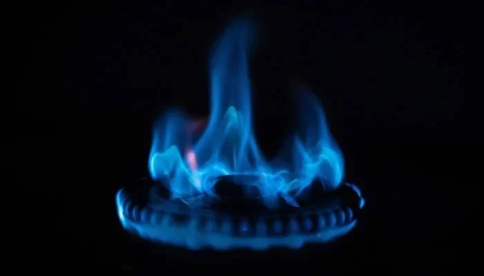 IMF condition: Gas tariff for protected consumers may rise 100pc from January