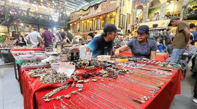 Discover The Unique Flea Market In Ho Chi Minh City