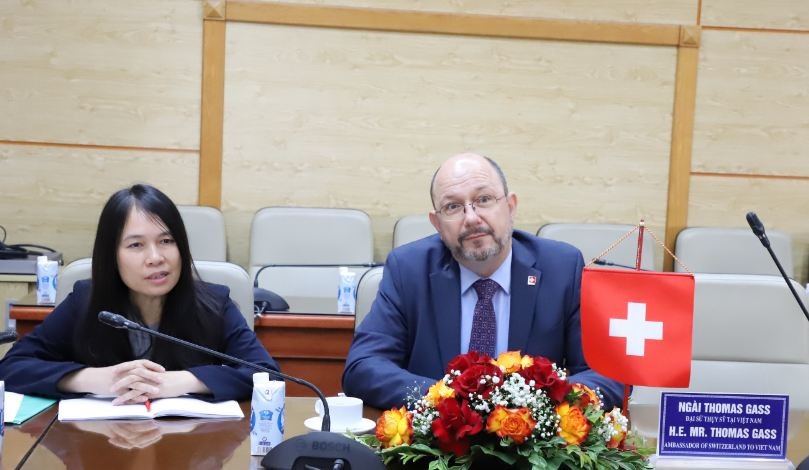 Vietnam Wishes to Increase Health Cooperation with Switzerland