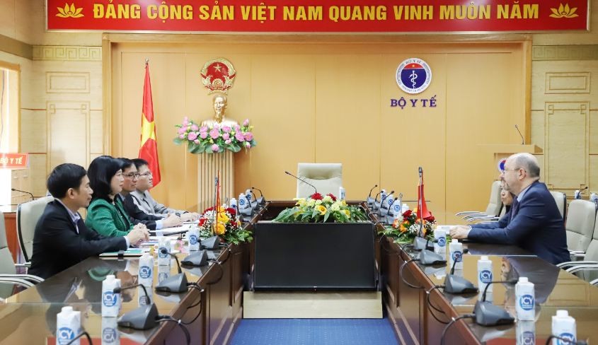 Vietnam Wishes to Increase Health Cooperation with Switzerland
