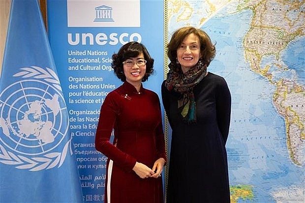 Ambassador Le Thi Hong Van, Permanent Representative of Vietnam to UNESCO, (L) and UNESCO General Director Audrey Azoulay (Photo: VNA)