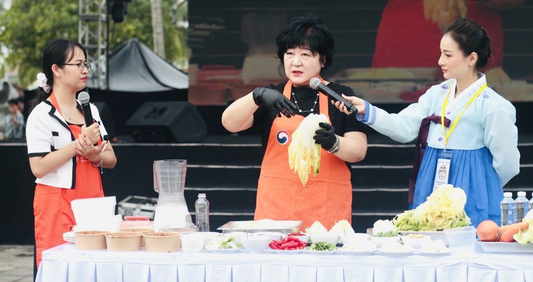 Making and sharing Kimchi at Korean Culture Day in Hoi An