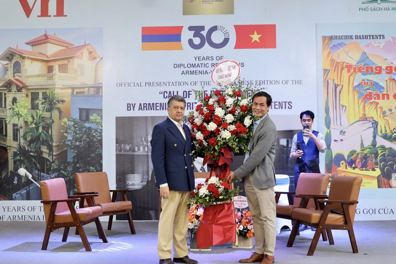 ceremony held to introduce first armenian book translated to vietnamese