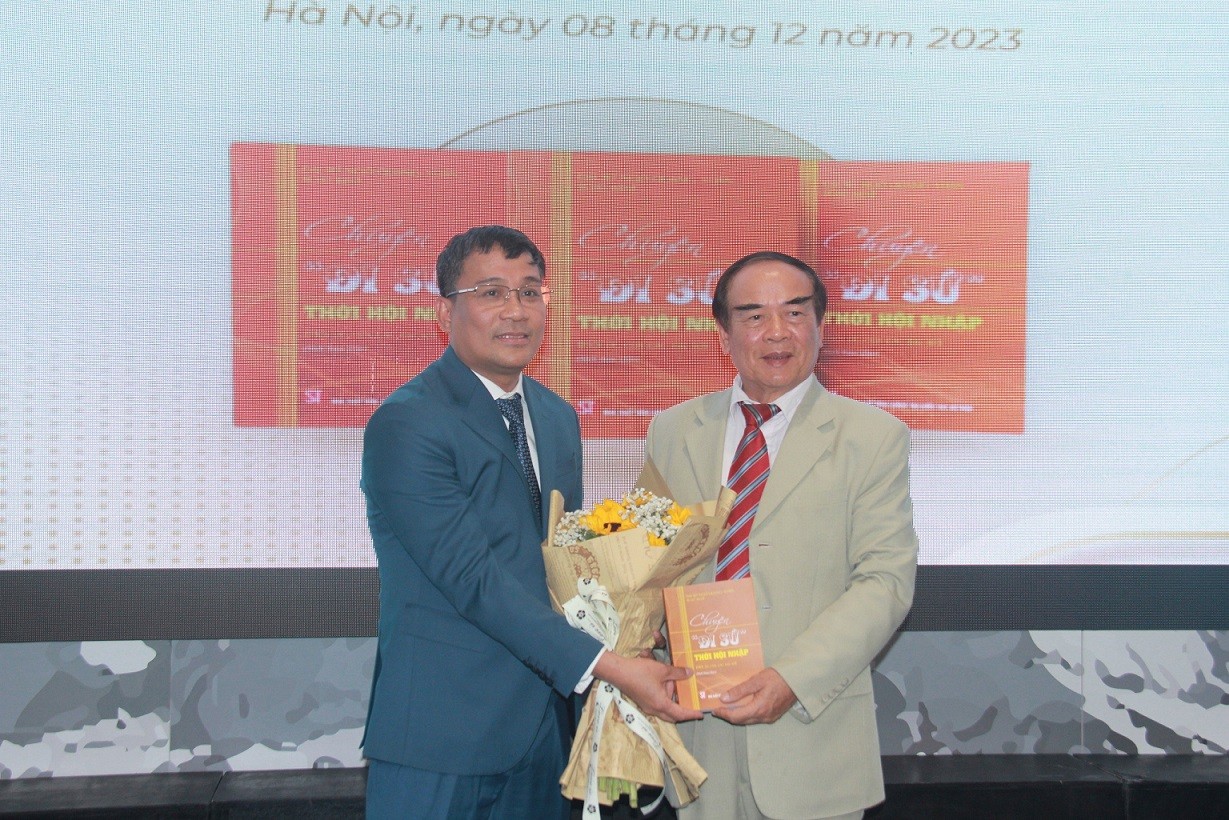 Launching New Book on Memoirs of Vietnamese Ambassadors to other Countries