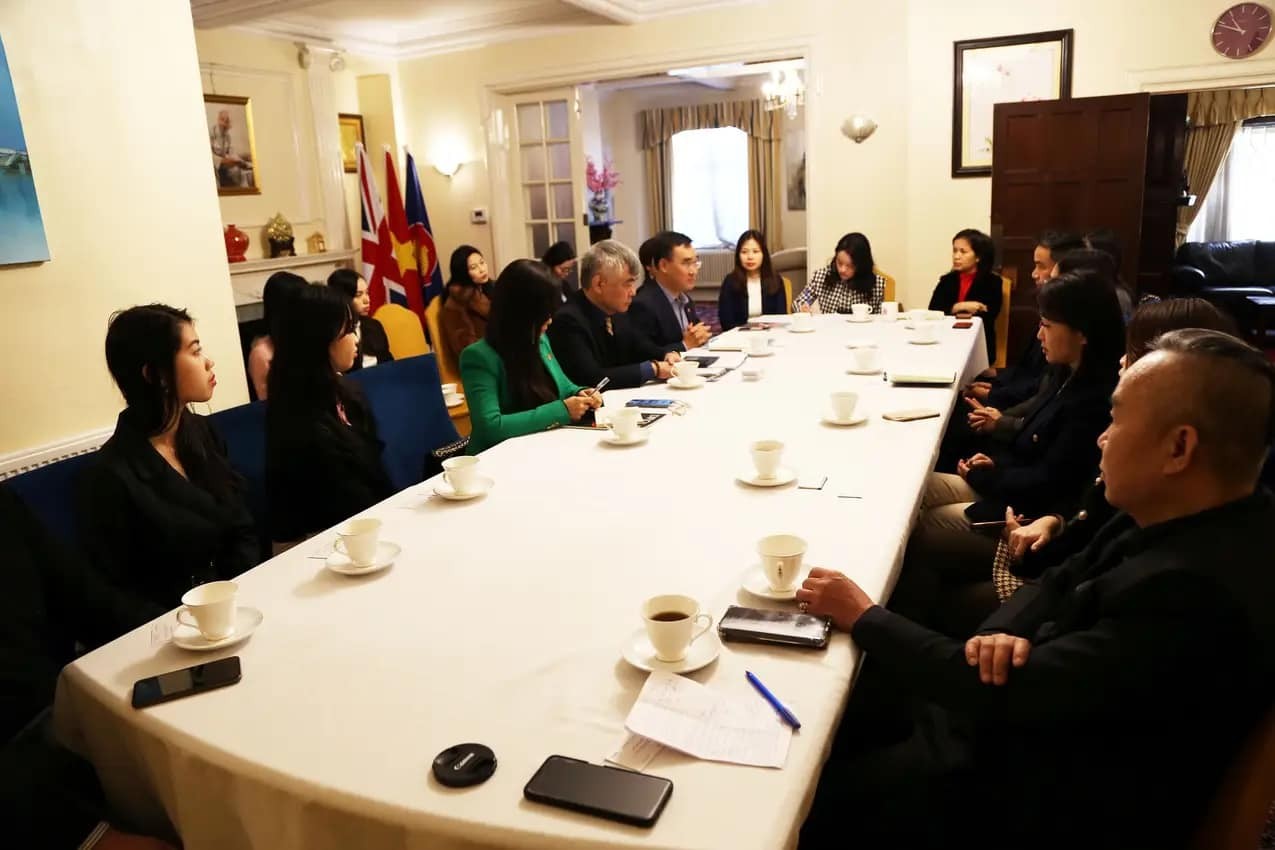 Vietnam-UK Friendship Association's Visit to UK Promote People-to-people Exchanges
