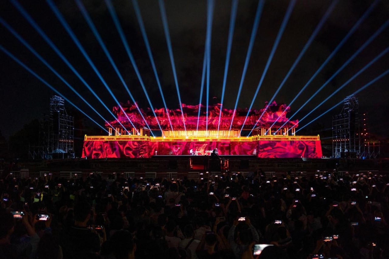[Photos] Glittering Light Show at Hue Imperial City’s Ngo Mon Gate