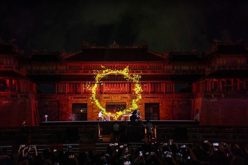 [Photos] Glittering Light Show at Hue Imperial City’s Ngo Mon Gate