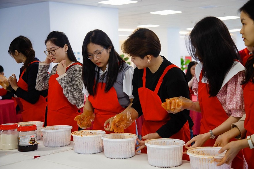 Da Nang Students Experience Korean Cultural and Art Activities